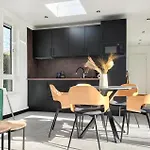Gorgeous Home In Heinkenszand With Wifi