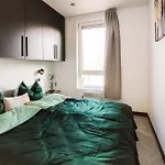 Gorgeous Home In Heinkenszand With Wifi